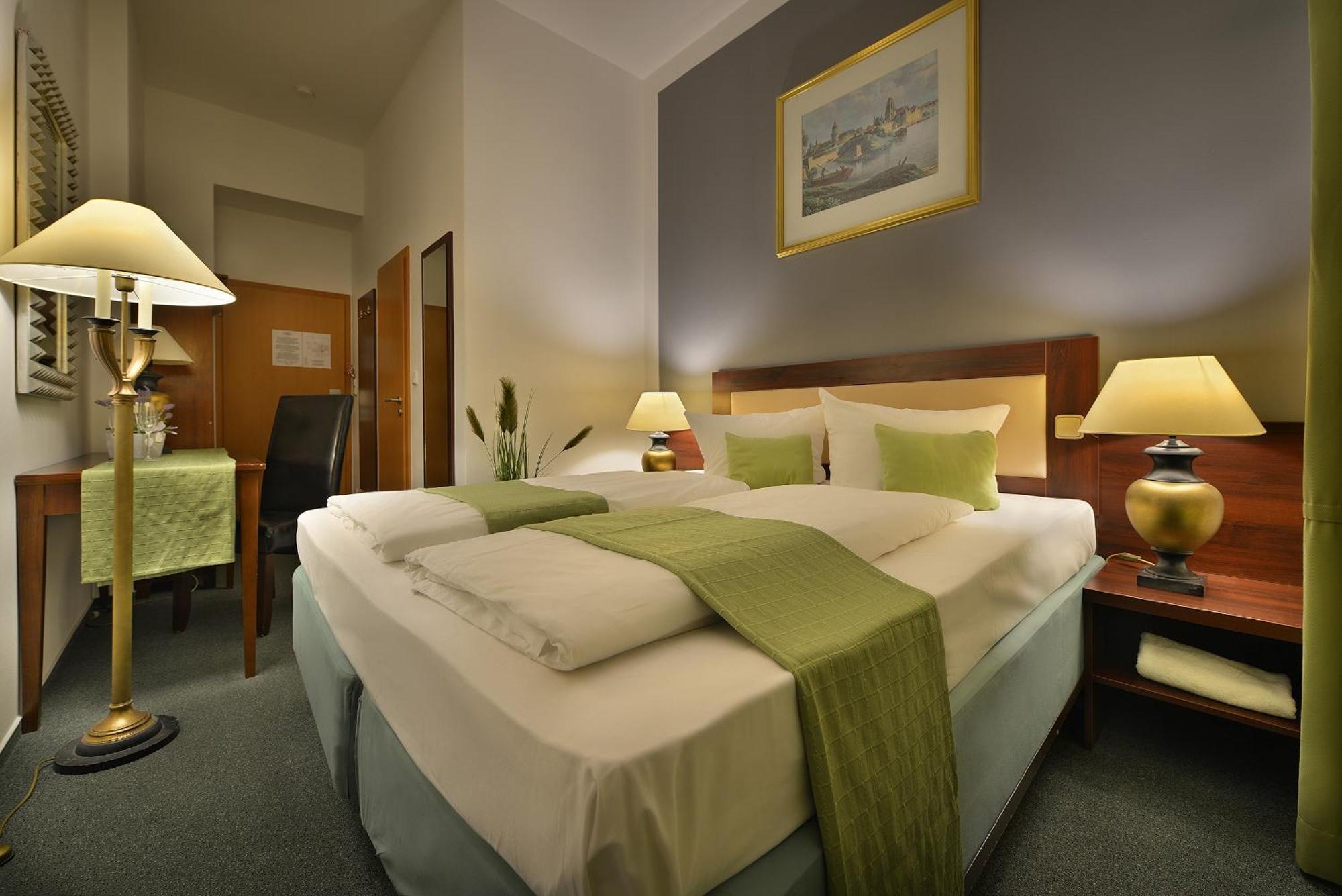 Prague Season Hotel Bagian luar foto