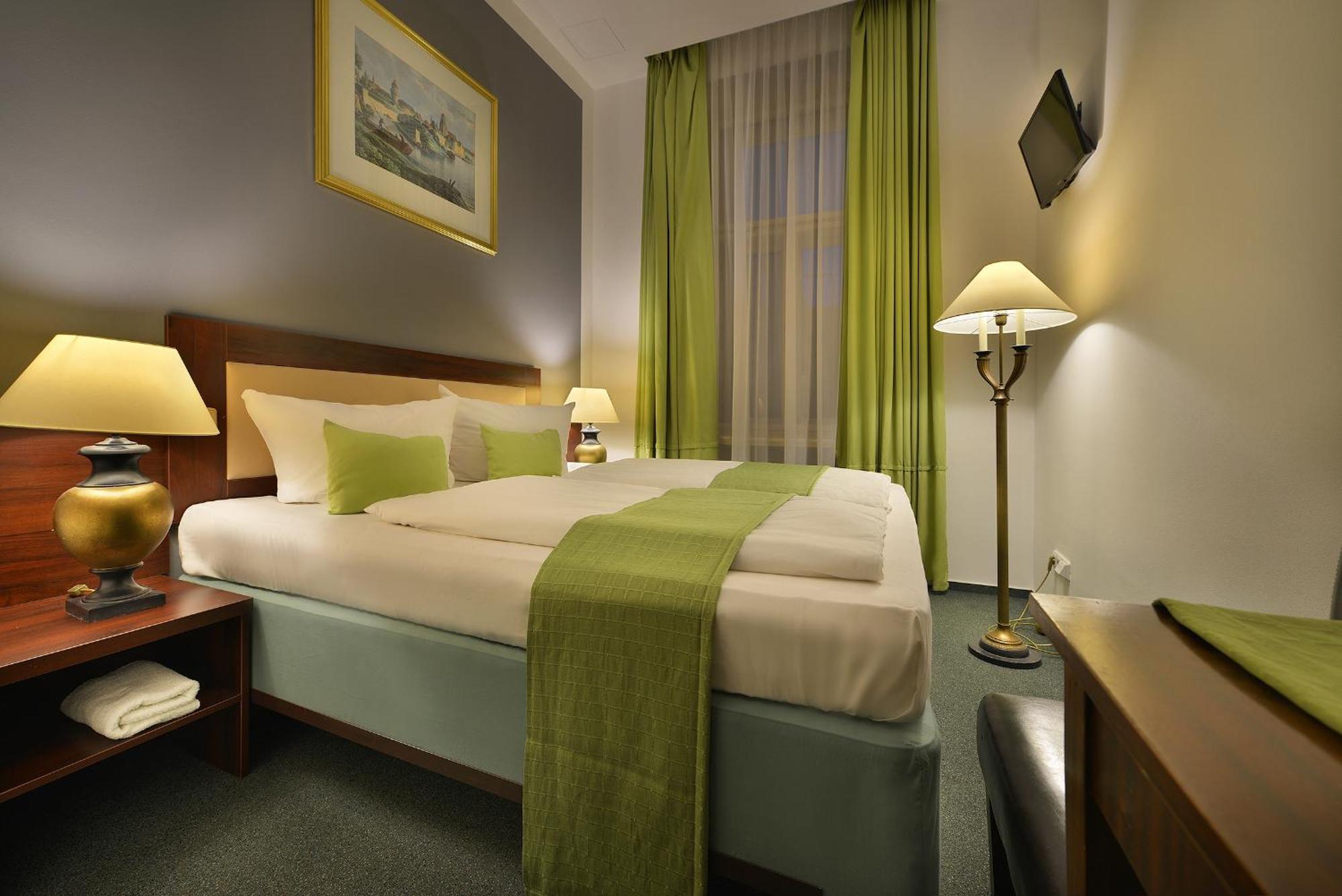 Prague Season Hotel Bagian luar foto